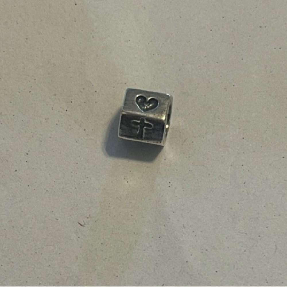 Pandora cross/heart/anchor bead ❤️